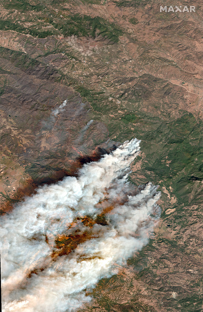 A natural-colour satellite image of the Kincade Fire in Sonoma County, California, 27 October 2019.