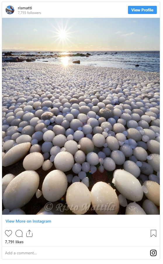 Imagen de Risto Mattila de huevos de hielo en una playa