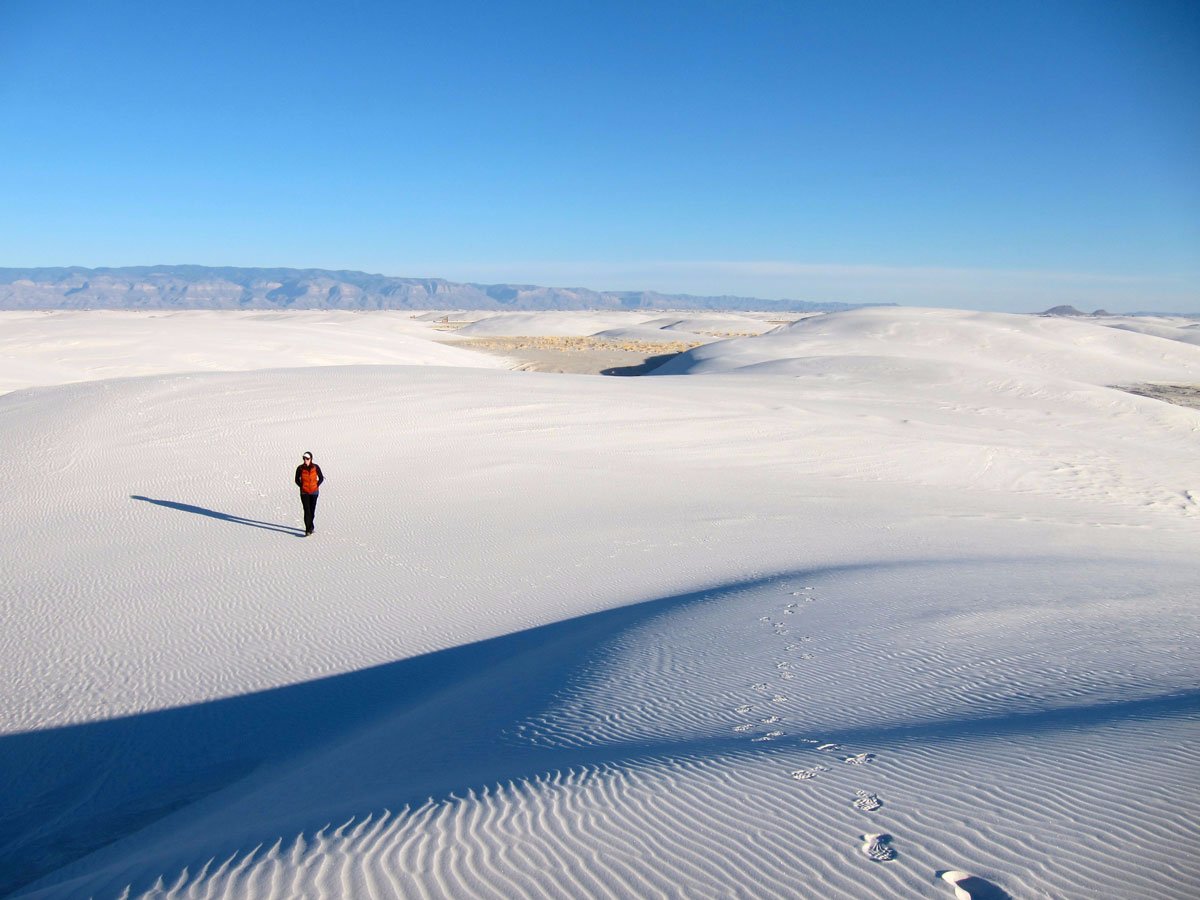 the-white-sands-national-monument-in-new-mexico-is-home-to-the-worlds-largest-gypsum-dune-field-with-around-275-square-miles-of-white-dunes-the-area-looks-like-its-blanketed-in-snow