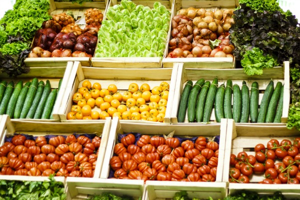 Rrrainbow_fruit_shutterstock