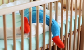 ffolas_-_baby_in_cot