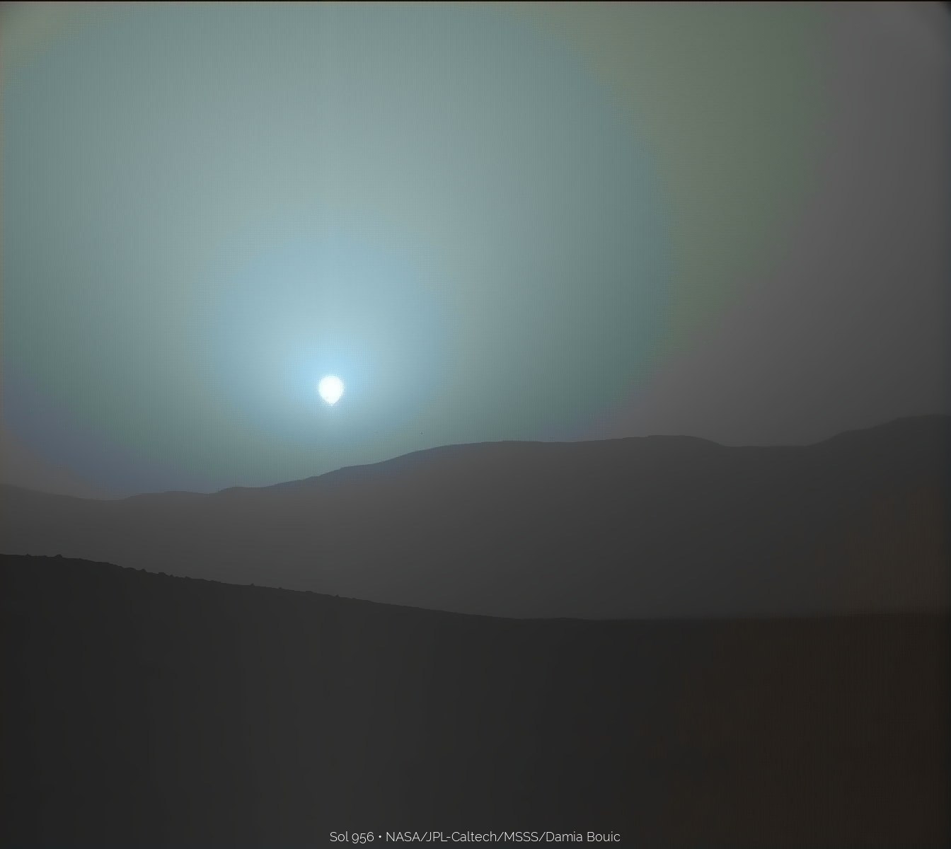 puesta de sol marciana azul