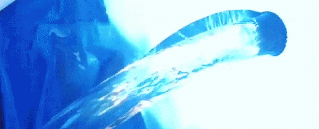 The Internet Is Obsessing Over This 'Impossible' Water Stream : ScienceAlert The Internet Is Obsessing Over This 'Impossible' Water Stream : ScienceAlert