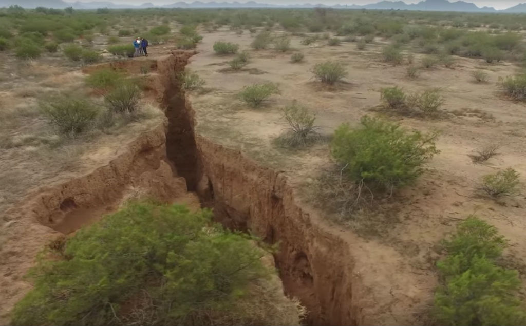 giant-crack-arizona-1