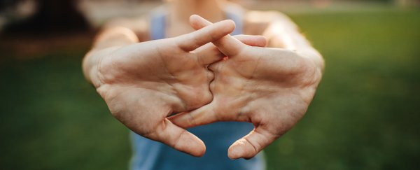 Maths Can Explain Why Your Knuckles Crack With Such a Satisfying Sound