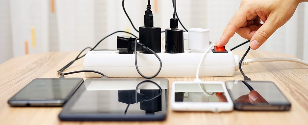 Here's How to Charge Your Phone to Save The Battery