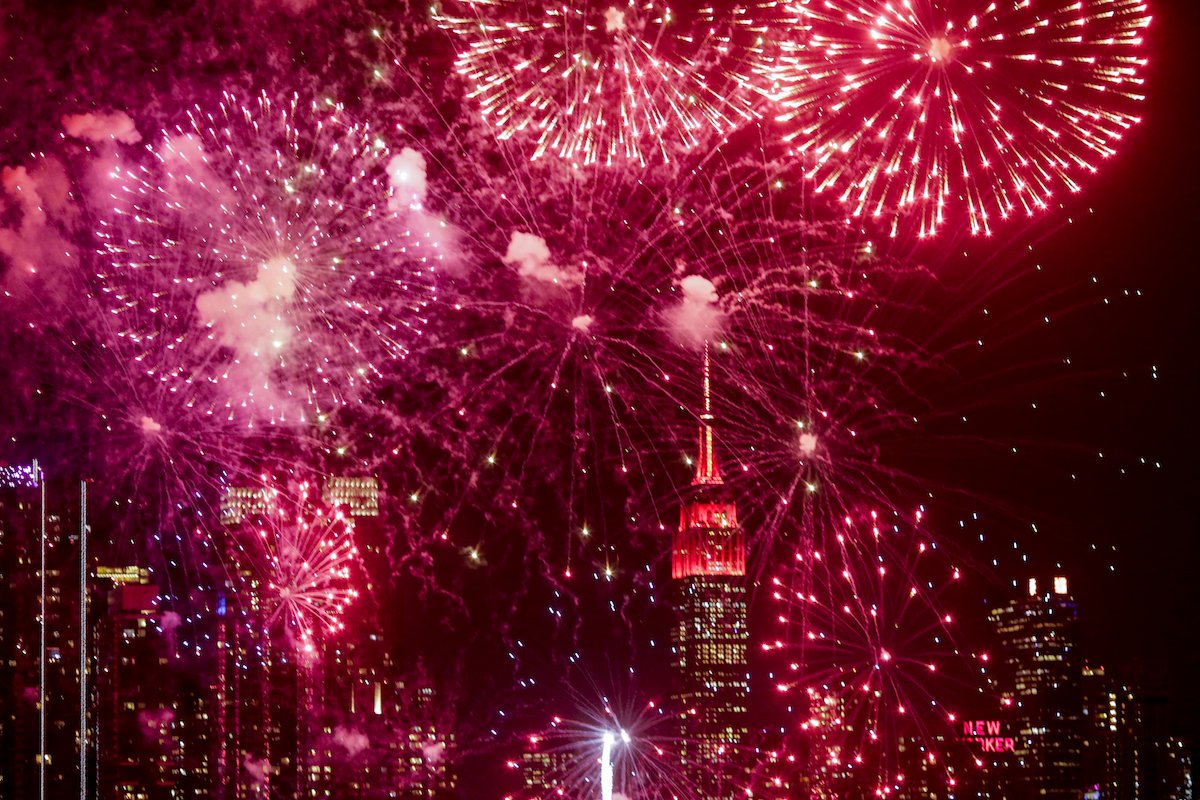 red fireworks 4th july bi