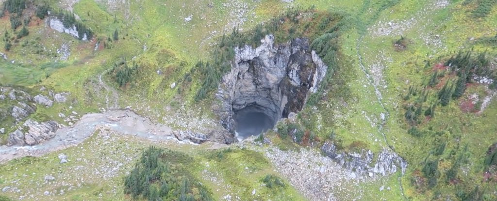 927-giant-cave-canada-0_1024.jpg