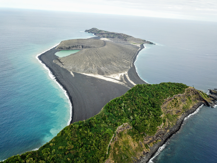 028 hunga tonga island volcano life 3