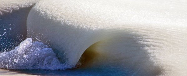 Here's how extreme cold can create freaky thundersnow and 'smoking' oceans