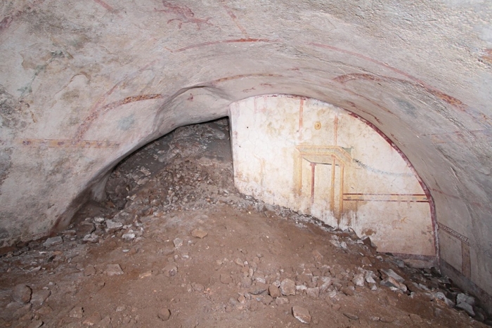 La camera segreta sotterranea sotto la Domus Aurea 3 sporcizia della Sfinge