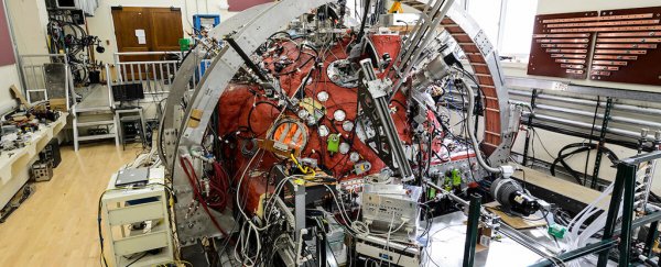 Physicists just recreated the Sun's strange, spiraling magnetic field in the lab