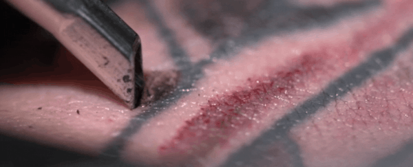 Now metal particles from tattoo needles have been found in human lymph nodes