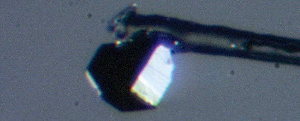 A strange, previously unknown mineral has been discovered in a single diamond speck