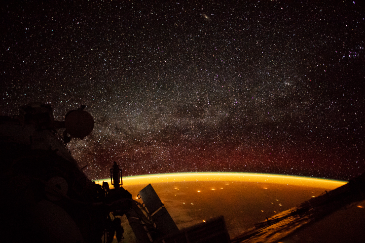 Airglow from October 2018. (ISS Crew Earth Observations Facility/Earth Science and Remote Sensing Unit)