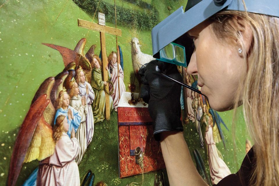 319 mu hm ghent altarpiece restoration 03 lamb