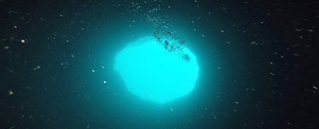 The view up from inside Amberjack Hole. 