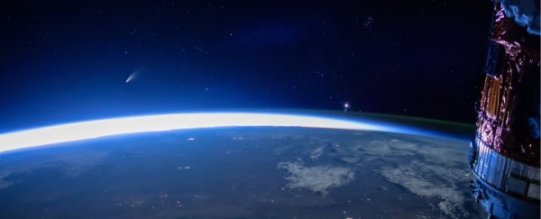 Hauntingly beautiful time-lapse video shows Comet NEOWISE from Earth's orbit