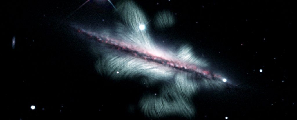 Breathtaking Image Reveals The Colossal Magnetic Field of a Distant Spiral Galaxy - ScienceAlert