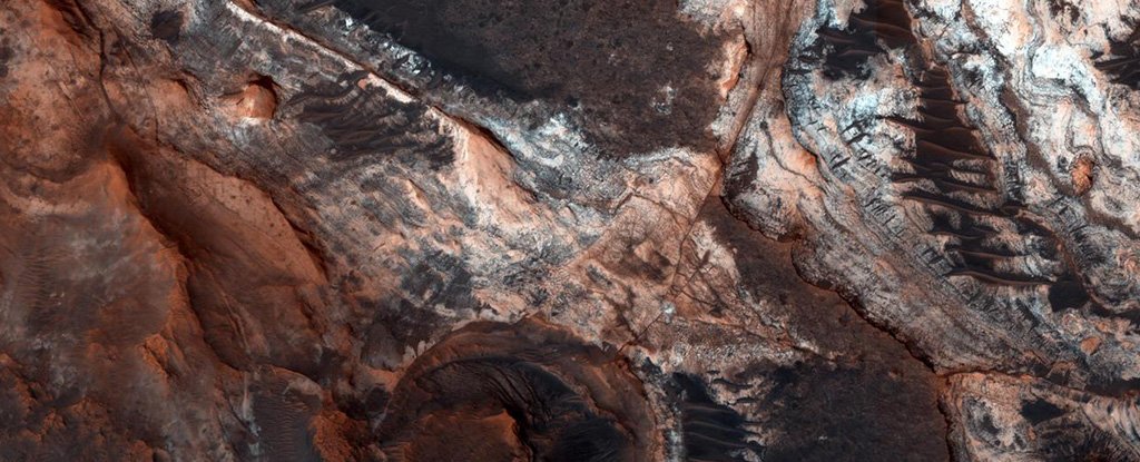 The researchers were able to demonstrate that the Martian valleys could have been formed in relatively shallow water by mixing water from the surface with the sediment of water beneath it.