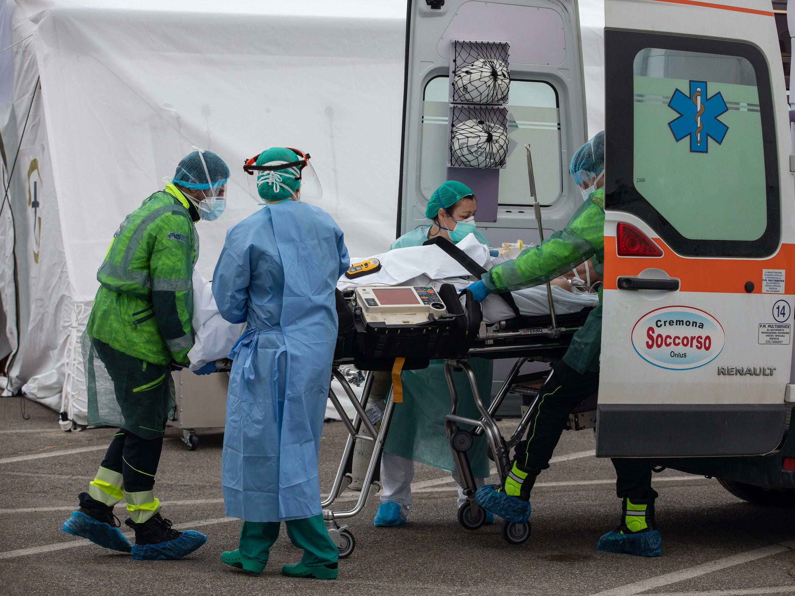 Transport of a COVID-19 patient, Cremona, Italy. (Emanuele Cremaschi/Getty Images)
