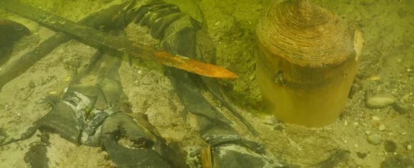 Medieval soldier found with his weapons at the bottom of a Lithuanian lake