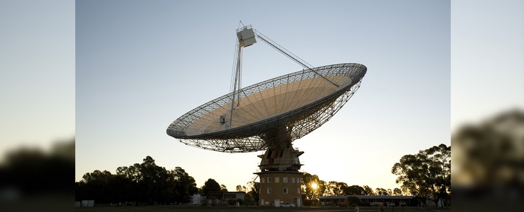 Murriyang or Parkes Telescope in 2008. 