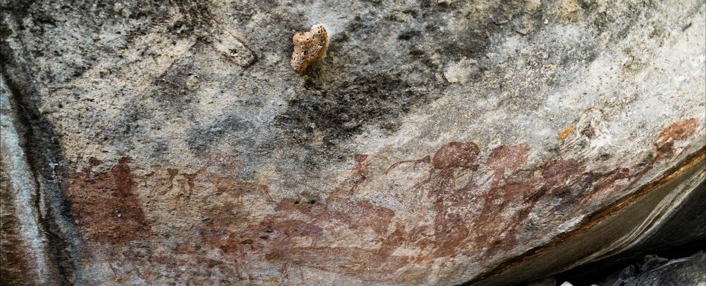 Figuras espeluznantes con cabezas gigantes encontradas pintadas en un refugio rocoso en Tanzania