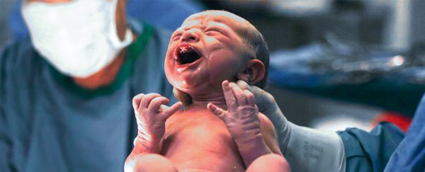 Researchers capture images of newborns' lungs as they take their very first breaths