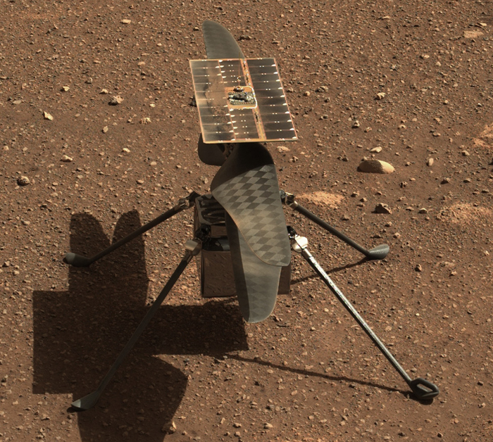 Une photographie de l'hélicoptère Ingenuity à la surface de Mars.