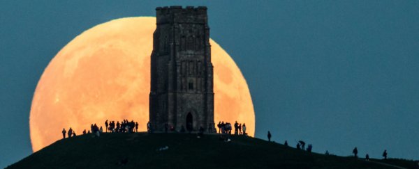 What's the deal with the 'supermoon'? There's a clever illusion going on
