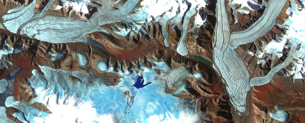 Chapman glacier in Canada. (NASA/METI/AIST/Japan Space Systems,
and US/Japan ASTER Science Team)