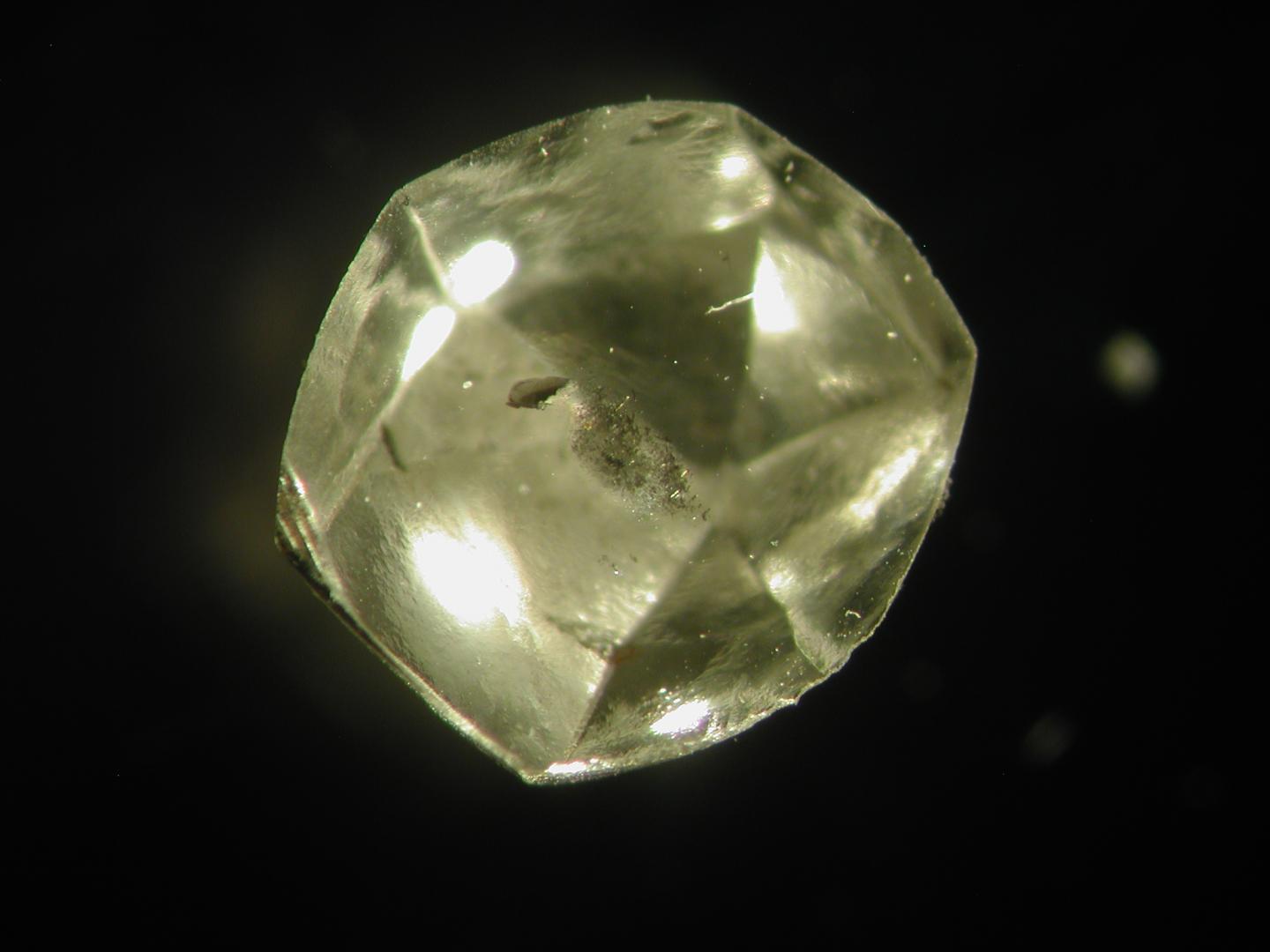 A diamond used in the study. (Yaakov Weiss)