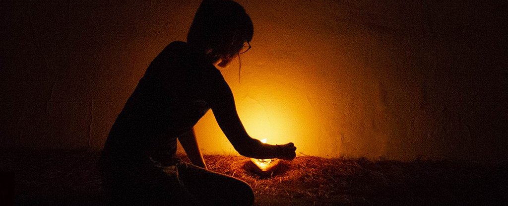Un esperimento intelligente rivela come i nostri antenati usavano le fonti di luce nelle caverne