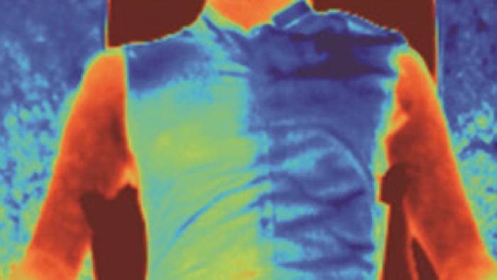 着るだけで綿のシャツより皮膚温度が5度低くなる服が登場 体熱を吸収して外部に放出する新素材 Gigazine 着るだけで綿のシャツより皮膚温度が5度低くなる服が登場 体熱を吸収して外部に放出する新素材 Gigazine