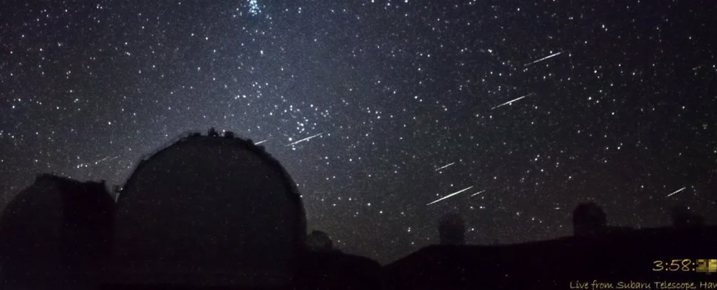 Un abbagliante ammasso di meteoriti è stato appena catturato dal vivo con una telecamera alle Hawaii