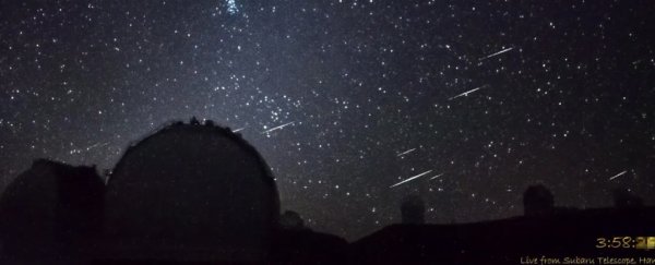 A dazzling meteor cluster was just captured live on camera in Hawaii