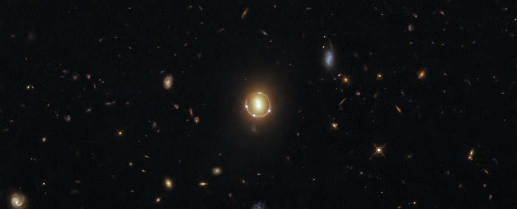 Hablas užfiksuoja nuostabų „Einšteino žiedą“, kad priartintų visatos gelmes