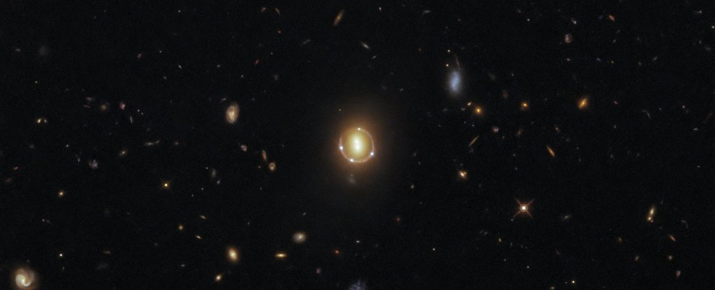 Hubble surprinde uimitorul „inel Einstein” pentru a mări adâncurile universului Hubble surprinde uimitorul „inel Einstein” pentru a mări adâncurile universului