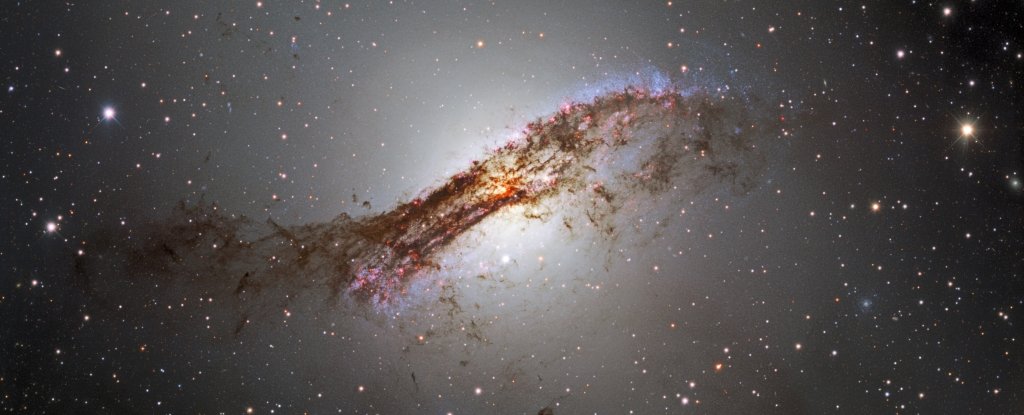 Spectacular pic of one of our weirdest galactic neighbors reveals fascinating details