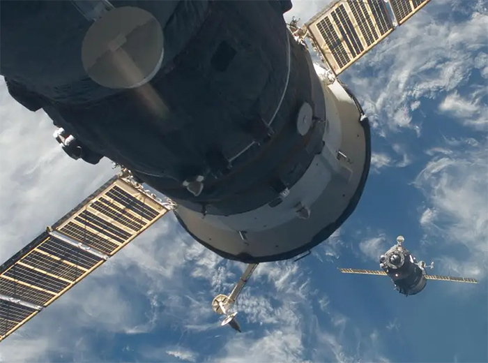soyuz capsule docking with zarya on the ISS