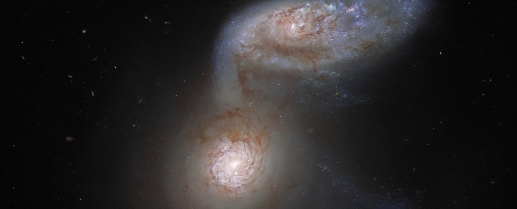 Hubble cattura dettagli accattivanti di due galassie in rotta di collisione