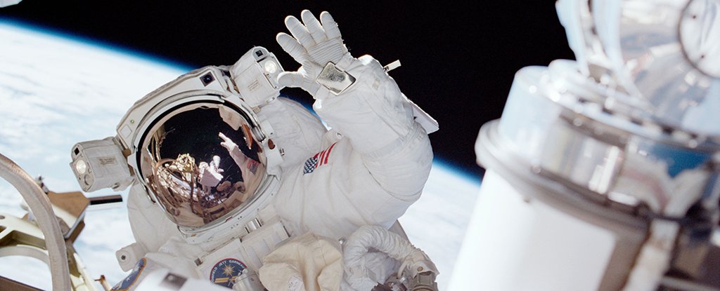 Long Hauls in Space Seem to Increase Brain Damage Risk, Study Finds - ScienceAlert