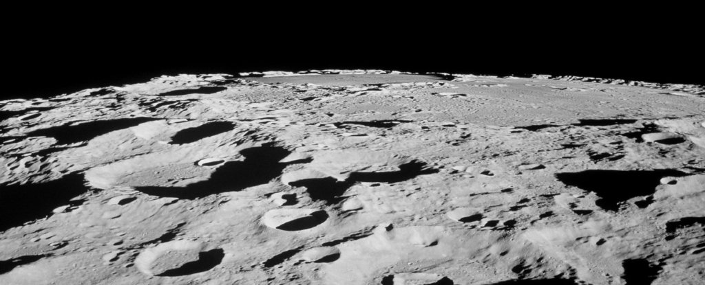 The Moon's Surface Has Enough Oxygen to Keep Billions Alive For 100,000 Years