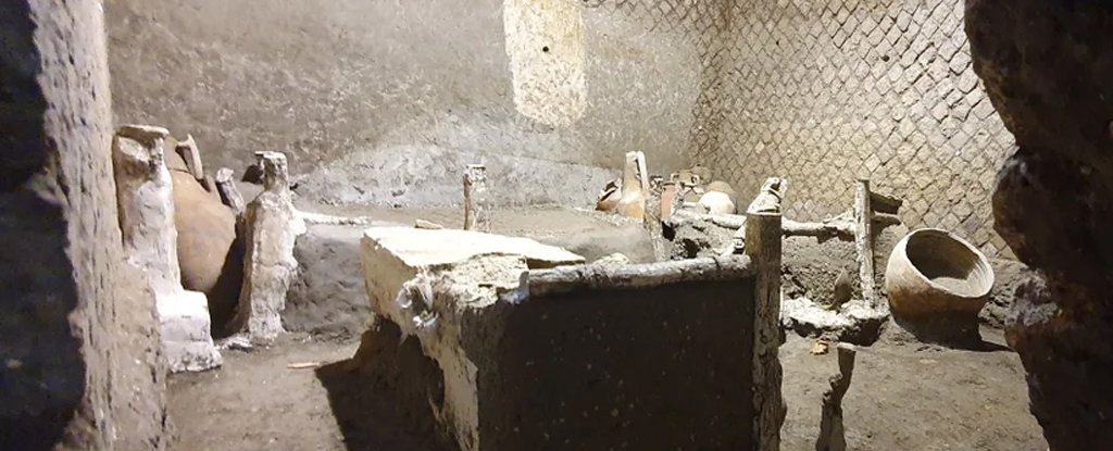 Astonishingly Preserved Roman Slave Quarters Unearthed in Pompeii After 2,000 Ye..