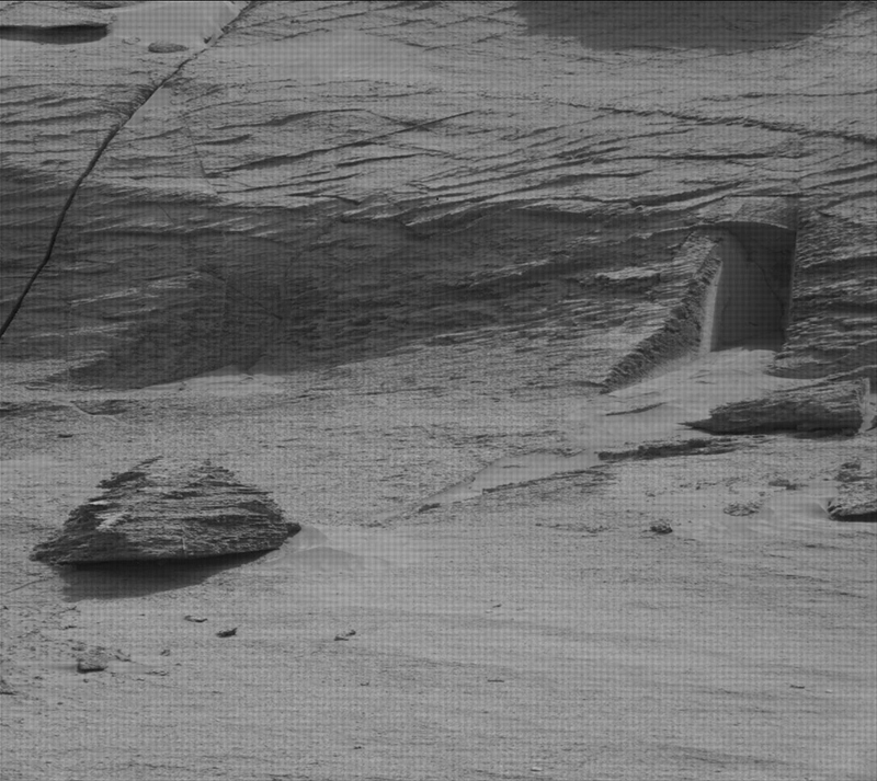 Spooky Discovery on Mars Looks Just Like an Alien Doorway