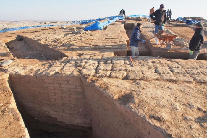 Ruins of Hidden 3,400-Year-Old City Emerge as Giant Dam Dries Up  Kemune-storage-building