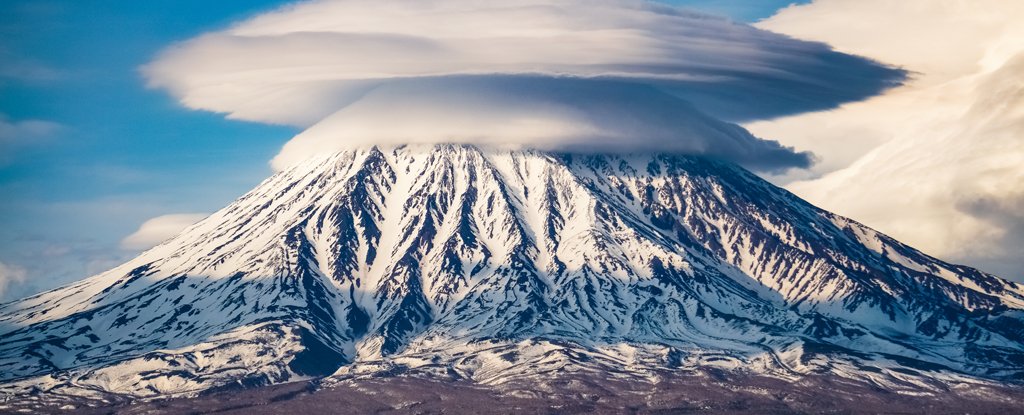 Un volcán de Alaska está a punto de entrar en erupción, y finalmente podemos saber qué lo detiene