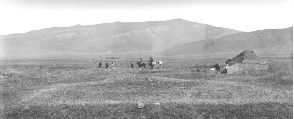 Excavation of the KaraDjigach site, in the Chu-Valley of Kyrgyzstan. 