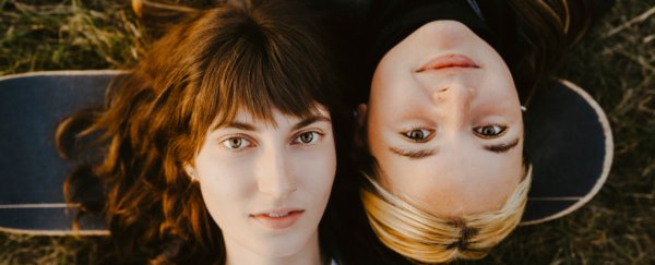 Friends who 'click' have something peculiar in common: their smell